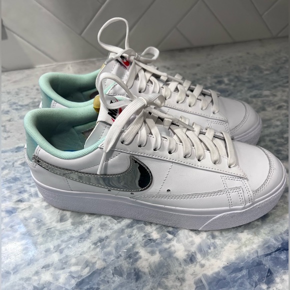 Nike Blaze Low Platform Sneaker white silver and mint 7.5 - Picture 2 of 5